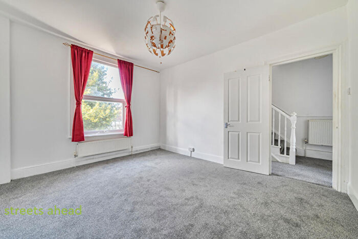 3 Bedroom Apartment For Sale In Alexandra Road, Croydon, CR0