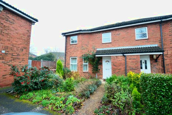 3 Bedroom Semi-Detached House To Rent In Bedwell Close, Welwyn Garden City, AL7