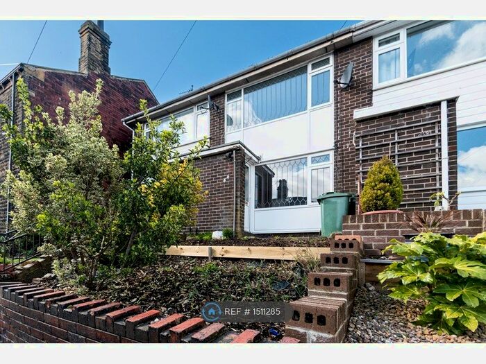 3 Bedroom Terraced House To Rent In Wesley Street, Cleckheaton, BD19