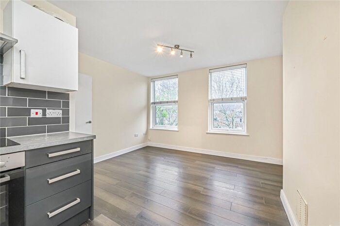 4 Bedroom Flat To Rent In London Road, London, SW16