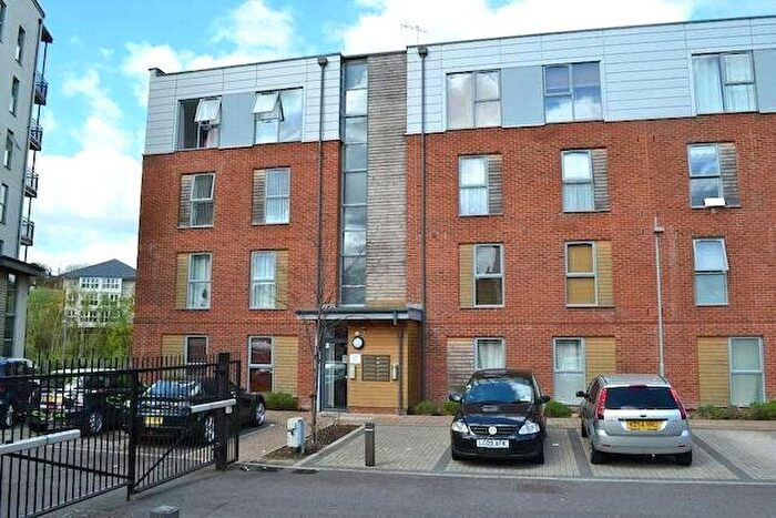 2 Bedroom Flat To Rent In Medway Drive, Tunbridge Wells, Kent, TN1