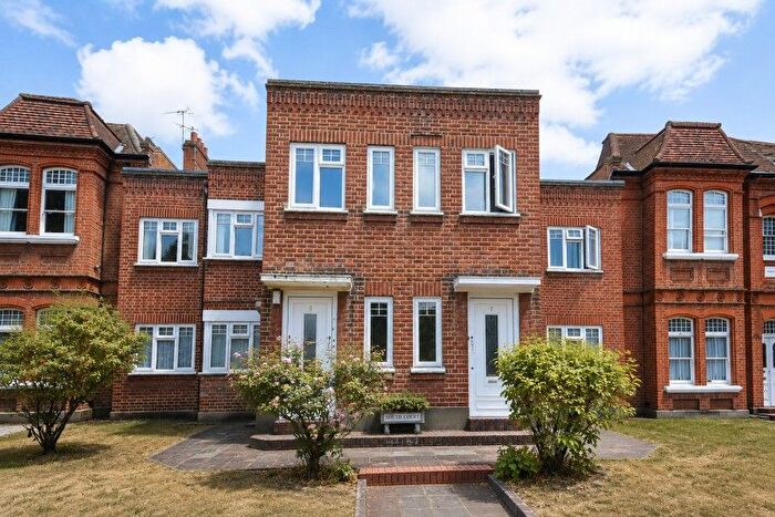 2 Bedroom Flat To Rent In Surbiton, Kingston Upon Thames, KT6