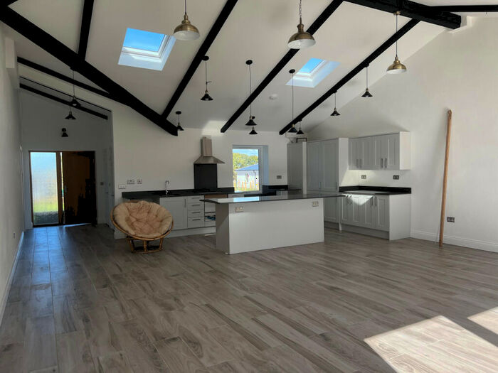 3 Bedroom Bungalow To Rent In Hounds Grove, Noak Hill, Essex, RM4