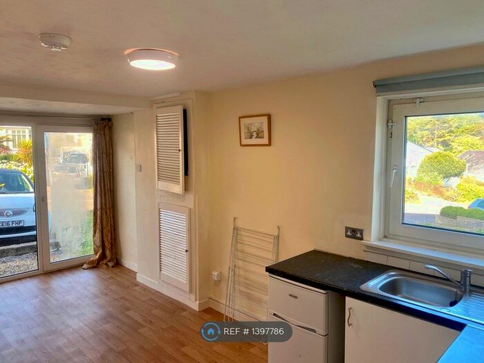 1 Bedroom Flat To Rent In Limeslade Drive, Swansea, SA3