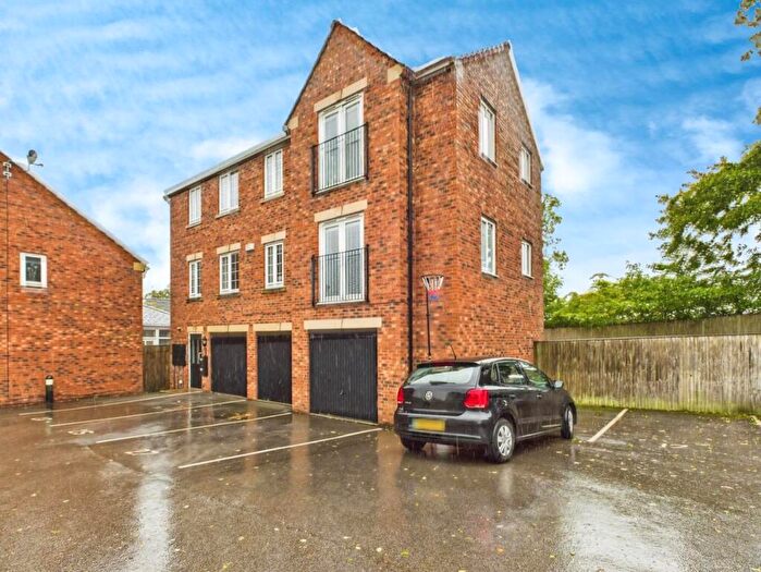 2 Bedroom Apartment For Sale In Redbrook Way, Bradford, West Yorkshire, BD9