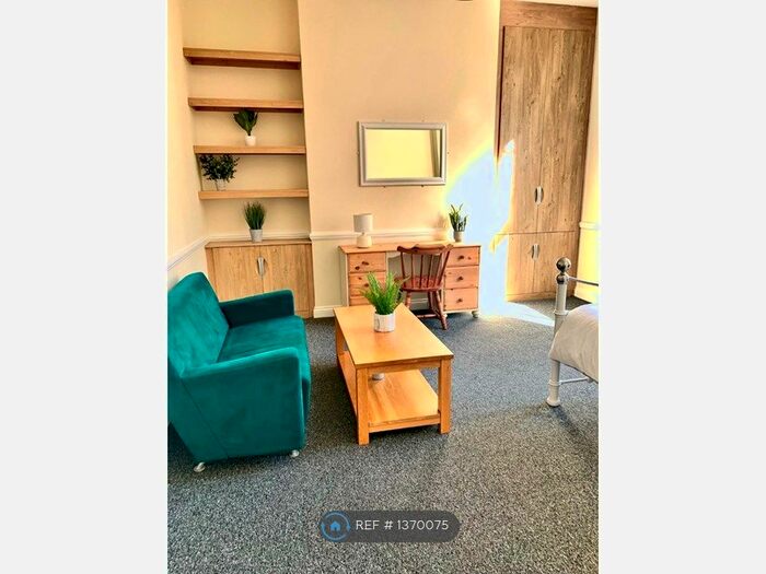 3 Bedroom Flat To Rent In Digby Chambers, Bournemouth, BH1