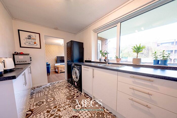 2 Bedroom Apartment To Rent In Regent Court, Binswood Road, Halesowen, West Midlands, B62