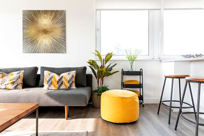 2 Bedroom Flat To Rent In Flat Simla House, London, London, SE1