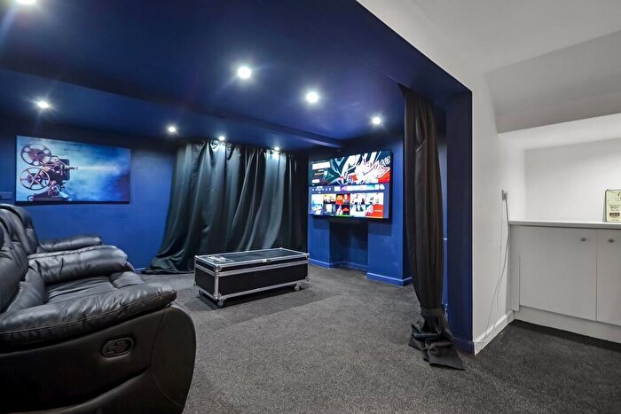 6 Bedroom Semi-Detached House For Sale In Southsea, Hampshire, PO4