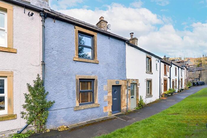 2 Bedroom Cottage For Sale In Church Street, Bradwell, S33