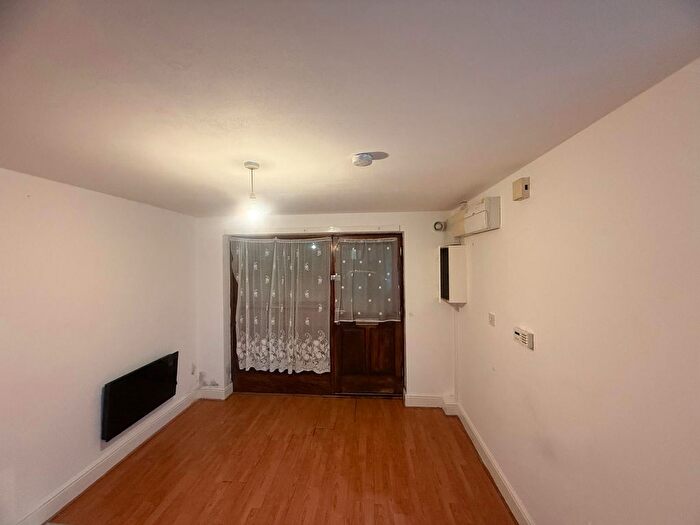 1 Bedroom Flat To Rent In Francis Road, Five Ways, Birmingham, B16