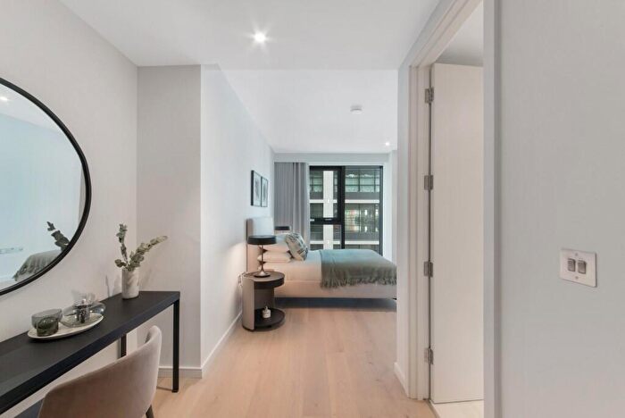 3 Bedroom Apartment To Rent In George Street, London, E14