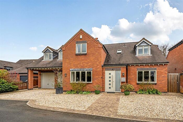 4 Bedroom Detached House For Sale In Holly Orchard, Stratford-Upon-Avon, CV37
