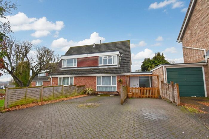 3 Bedroom Semi Detached House For Sale In Gainsborough Rise, Bedford, MK41