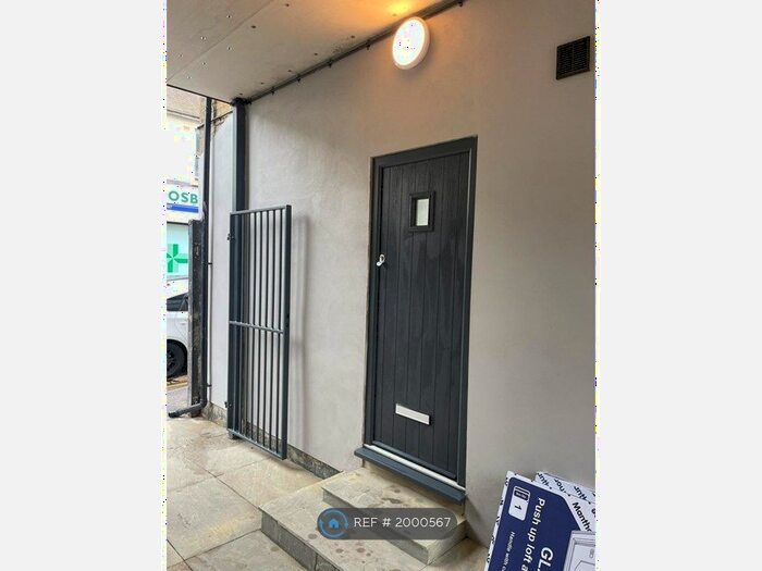 1 Bedroom Flat To Rent In High Street Gillingham, Gillingham, ME7