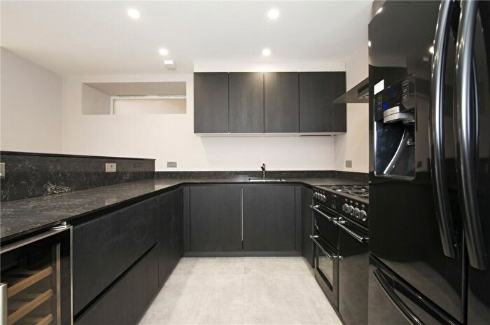 2 Bedroom Apartment To Rent In Lyndhurst Road, London, NW3