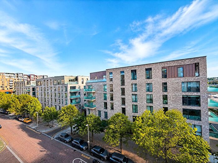 2 Bedroom Flat For Sale In West Parkside, London, SE10