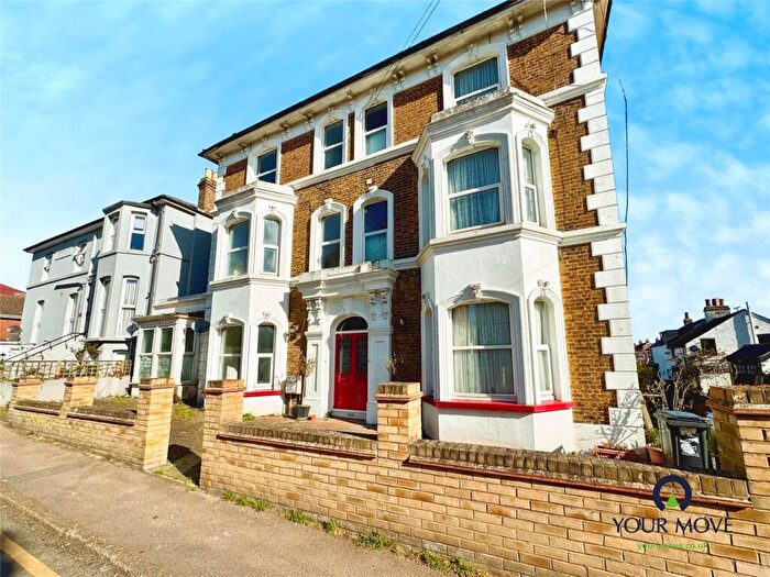 4 Bedroom Semi-Detached House For Sale In The Vale, Broadstairs, Kent, CT10