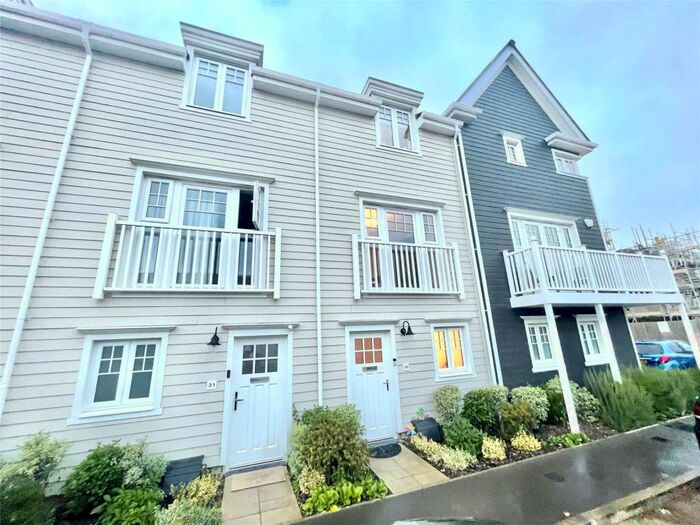4 Bedroom Town House To Rent In Sunapee Road, Reading, Berkshire, RG2