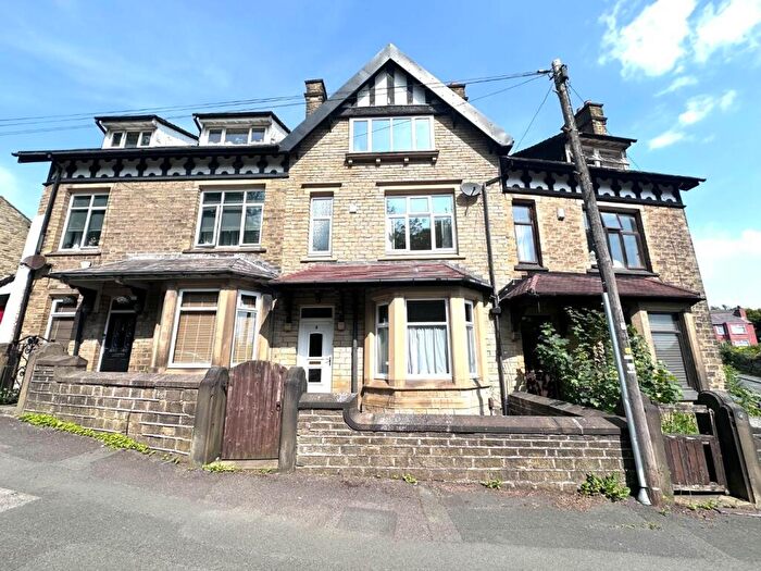 3 Bedroom Terraced House To Rent In Lindley, HD3