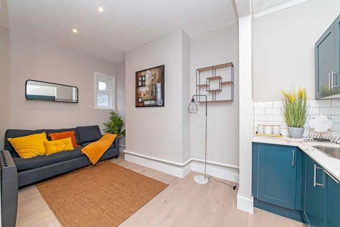 3 Bedroom Maisonette To Rent In London Road, Brighton, BN1