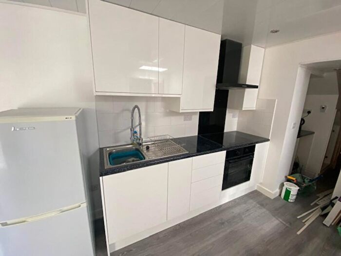 1 Bedroom Flat To Rent In Albert Street, Cardiff, CF11