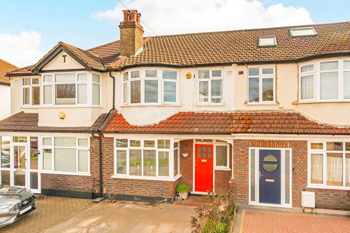 3 Bedroom Property For Sale In Cranborne Avenue, Surbiton, KT6