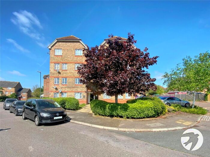 1 Bedroom Flat To Rent In Fairway Drive, London, SE28