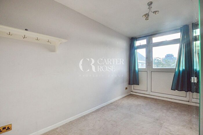 3 Bedroom Flat To Rent In St. James's Crescent, London, SW9