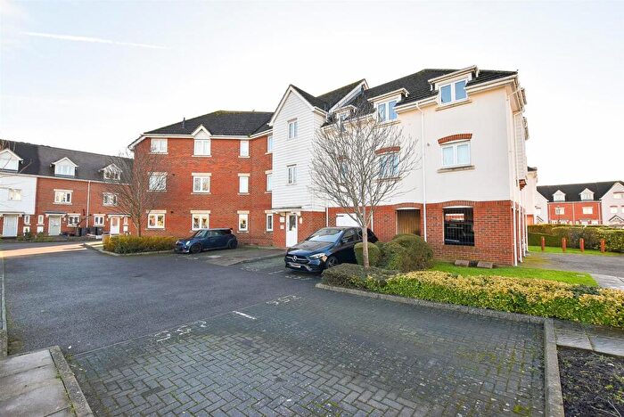 2 Bedroom Apartment To Rent In Ingram Close, Larkfield, ME20