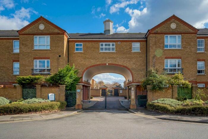 2 Bedroom Flat To Rent In Osier Mews, London, W4