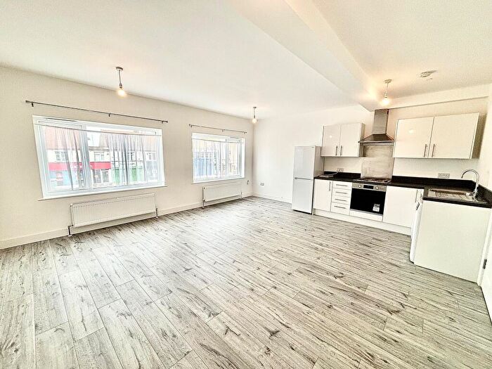 2 Bedroom Flat To Rent In London Road, Benfleet, SS7