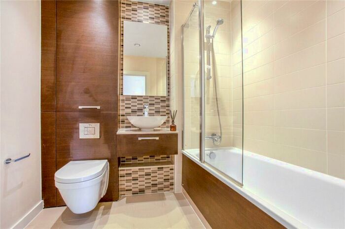 2 Bedroom Apartment To Rent In Yeoman Court, Tweed Walk, London, E14