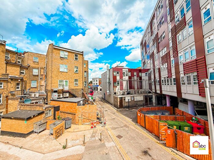 2 Bedroom Flat For Sale In Frinton Mews, Gants Hill, Jd, Uk, IG2