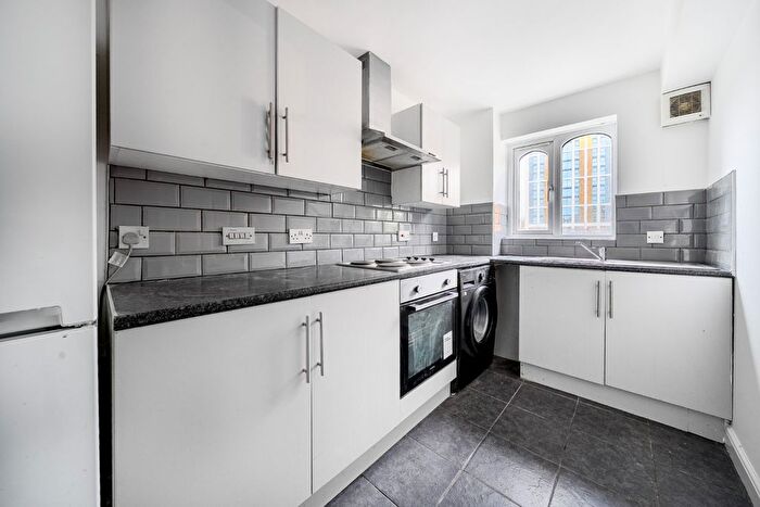 1 Bedroom Flat To Rent In Armoury Road, London, SE8