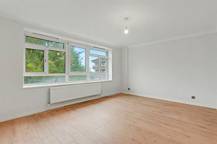 3 Bedroom Apartment To Rent In Holly Park Estate, London, N4