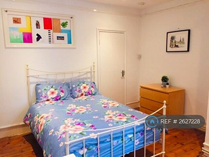 3 Bedroom Flat To Rent In Scott Ellis Gardens, London, NW8