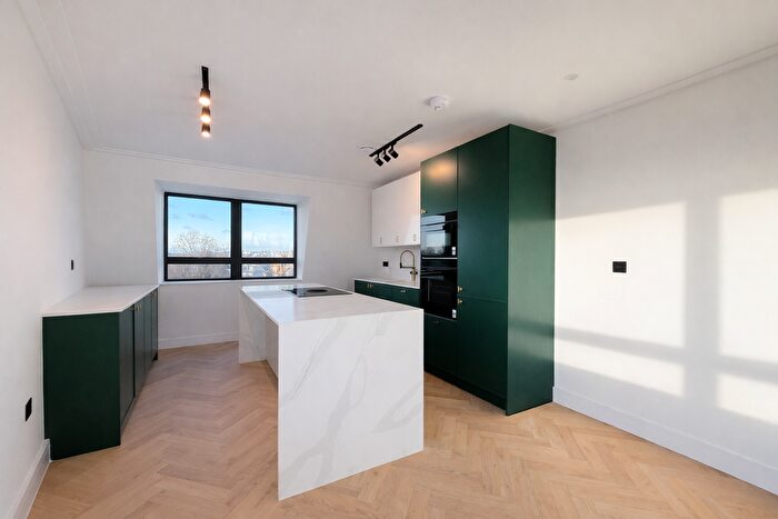 3 Bedroom Flat To Rent In Cannon Hill Lane, Raynes Park, SW20