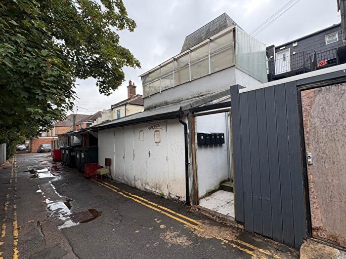 3 Bedroom Flat To Rent In Charminster Road, Bournemouth, Dorset, BH8