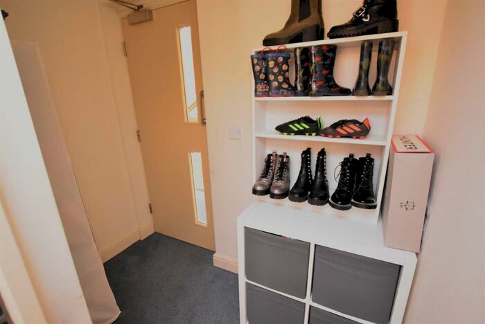 2 Bedroom Apartment For Sale In The Links, Howbeck Road, Oxton, CH43