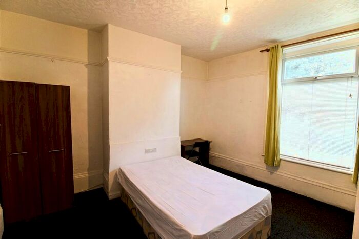 3 Bedroom Property To Rent In Whitehead Lane, Huddersfield HD4