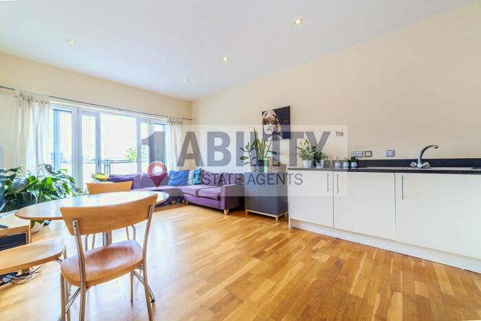 2 Bedroom Flat To Rent In Tower Bridge Road, London, SE1