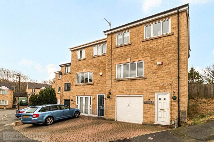 3 Bedroom End Of Terrace House For Sale In Copper Beech Drive, Glossop, SK13