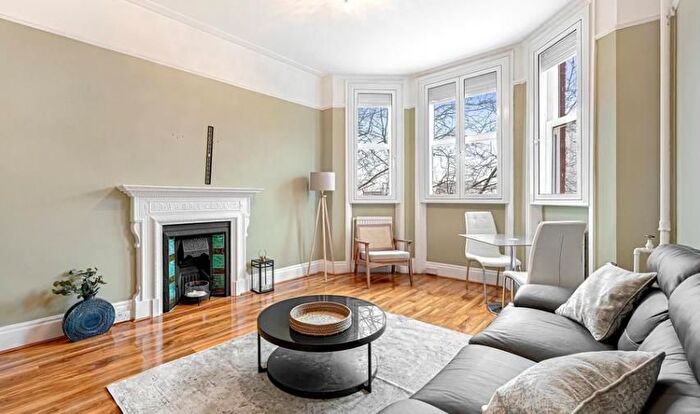 2 Bedroom Flat To Rent In Bryanston Place, Marylebone, London, W1H