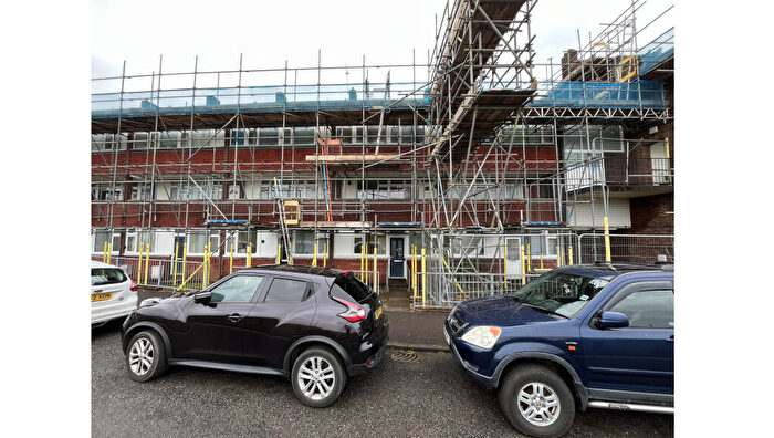 1 Bedroom Flat For Sale In Cotmandene, Dorking, Surrey, RH4