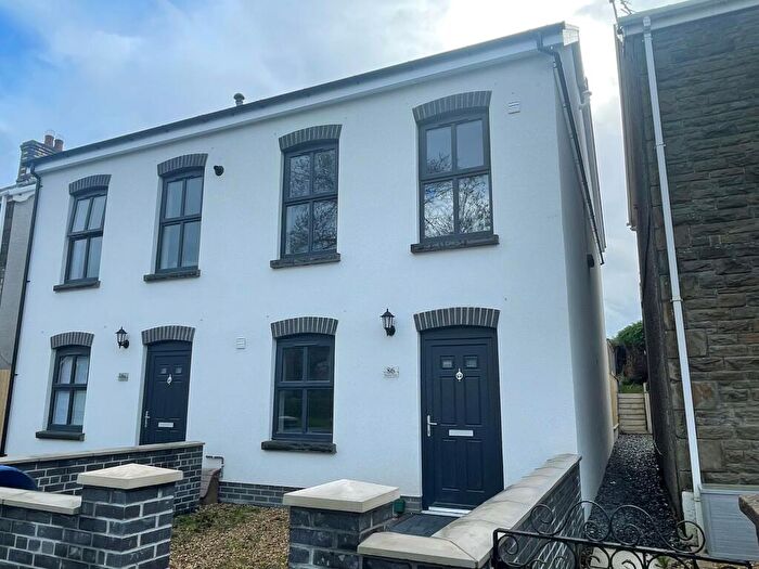 4 Bedroom Semi-Detached House To Rent In Bolgoed Road, Pontarddulais, Swansea, SA4