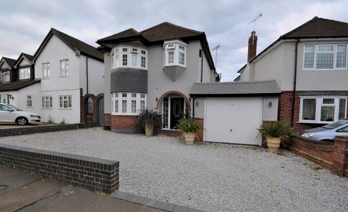 4 Bedroom Detached House To Rent In Nelwyn Avenue, Emerson Park, Hornchurch, RM11