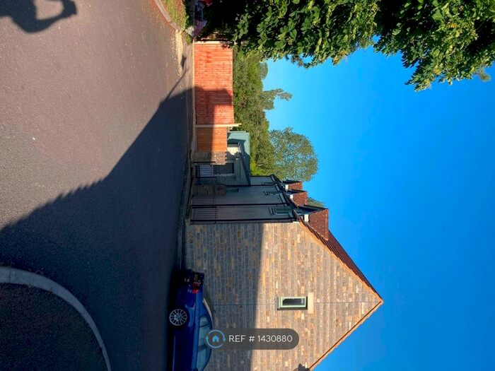 1 Bedroom Flat To Rent In Searle Court, Somerton, TA11