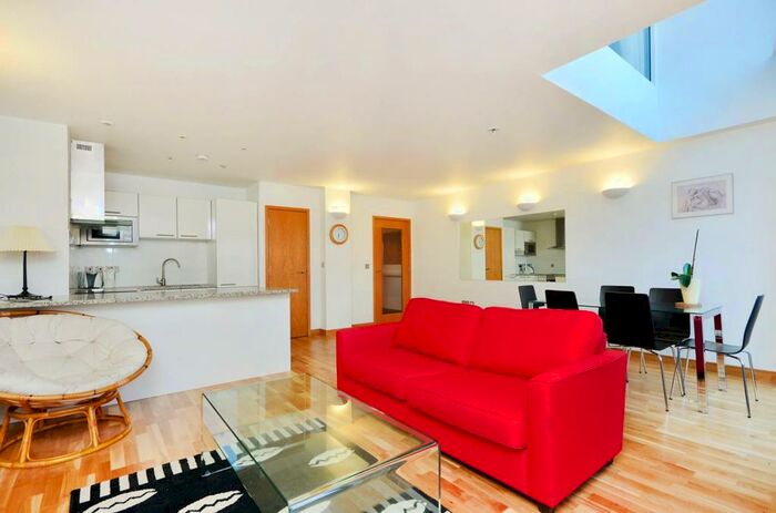 2 Bedroom Flat To Rent In Saffron Hill, Farringdon, London, EC1N