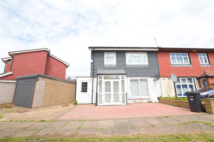 3 Bedroom Semi-detached House To Rent In Huntsman Road, Ilford, IG6